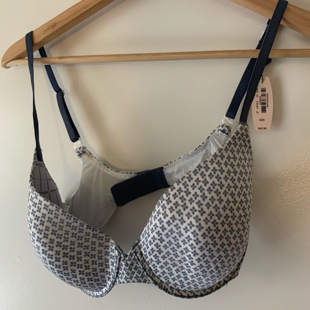 Victoria secrets Bra. (Brand new)